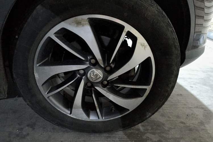 Used Baojun 560 2015 1.8L manual luxury version Right Front Wheel Hub