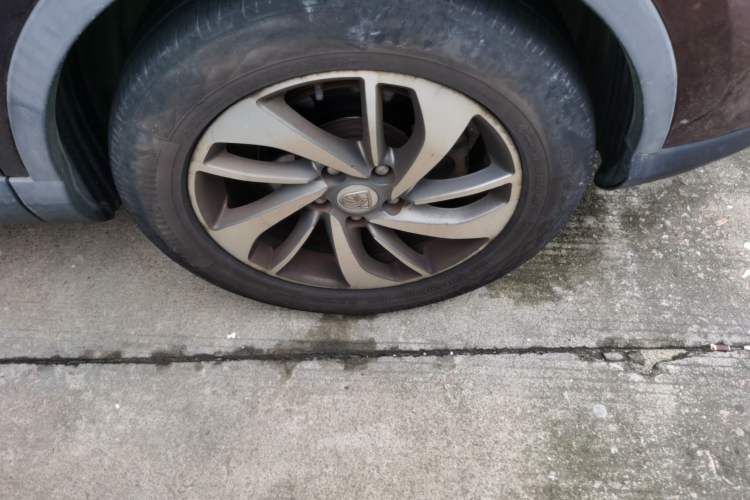 Used Baojun 560 2015 1.8L manual luxury version Right Front Wheel Hub