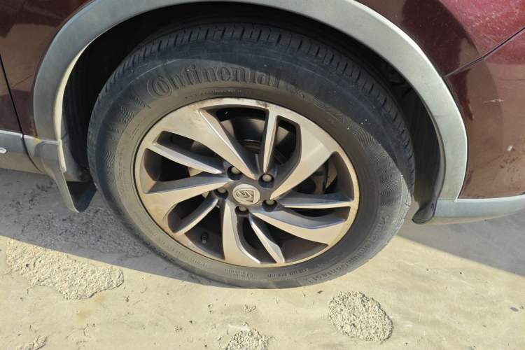 Used Baojun 560 2015 1.8L manual luxury version Right Front Wheel Hub