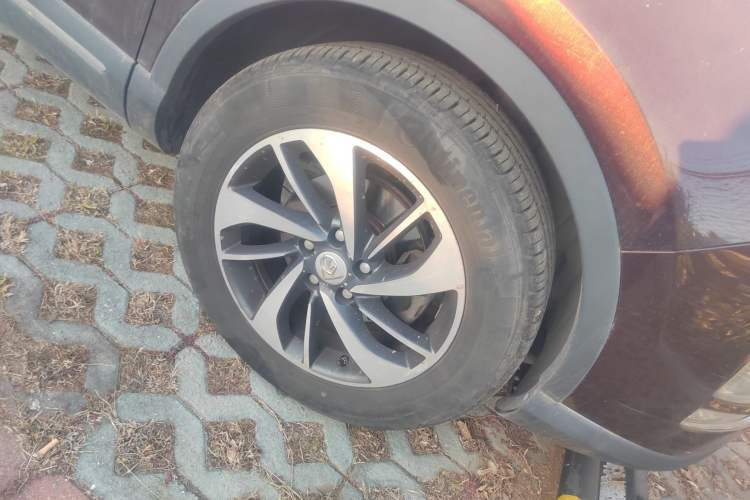 Used Baojun 560 2015 1.8L manual luxury version Right Front Wheel Hub