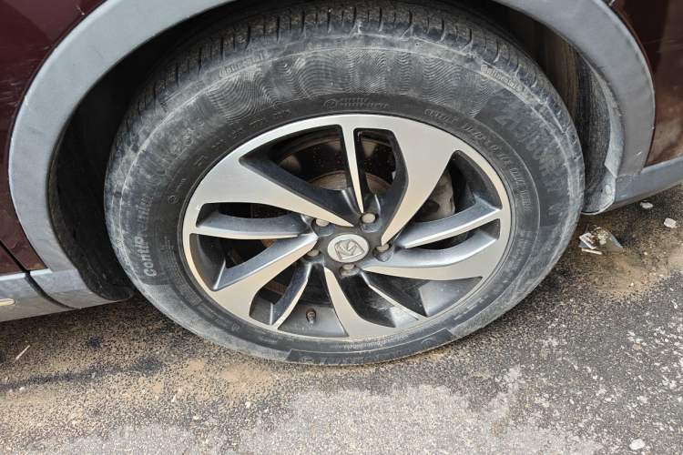 Used Baojun 560 2015 1.8L manual luxury version Right Front Wheel Hub