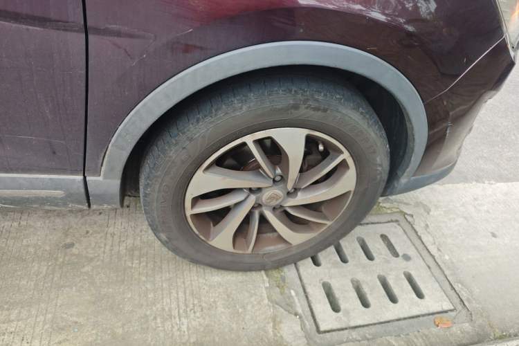 Used Baojun 560 2015 1.8L manual luxury version Right Front Wheel Hub