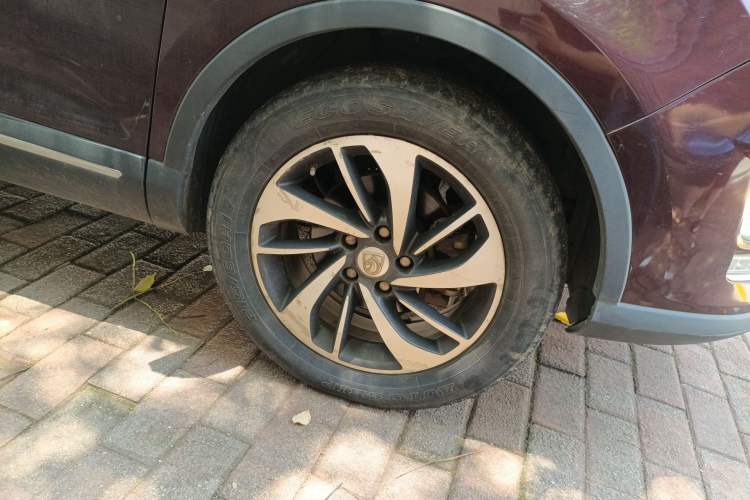 Used Baojun 560 2015 1.8L manual luxury version Right Front Wheel Hub