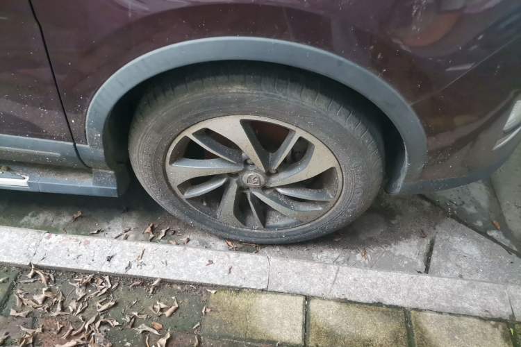 Used Baojun 560 2015 1.8L manual luxury version Right Front Wheel Hub