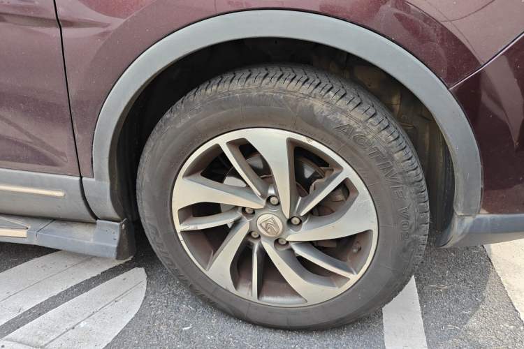 Used Baojun 560 2015 1.8L manual luxury version Right Front Wheel Hub