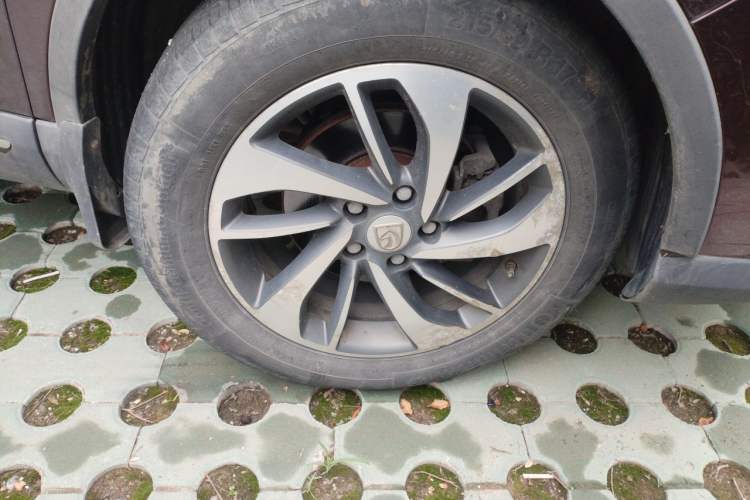 Used Baojun 560 2015 1.8L manual luxury version Right Front Wheel Hub