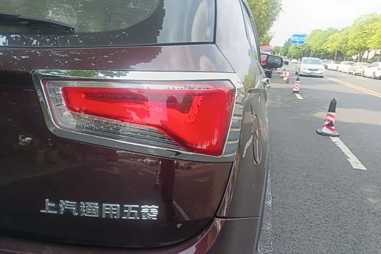 Used Baojun 560 2015 1.8L manual luxury version Right Rear Taillight