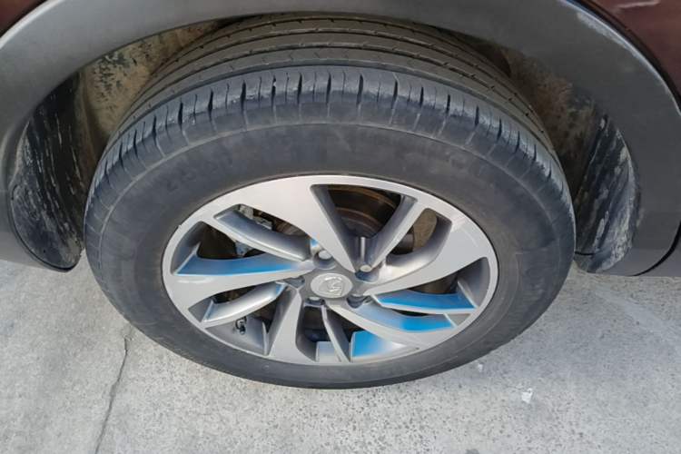 Used Baojun 560 2015 1.8L manual luxury version Right Rear Wheel Hub