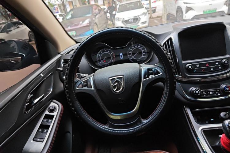 Used Baojun 560 2015 1.8L manual luxury version Steering Wheel