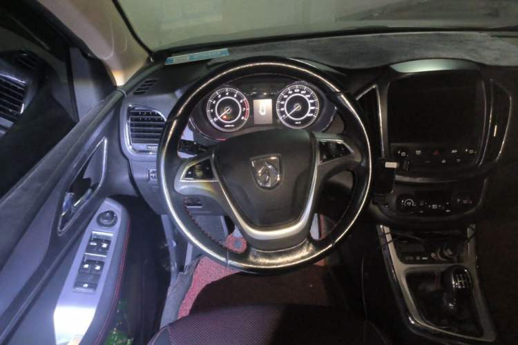 Used Baojun 560 2015 1.8L manual luxury version Steering Wheel