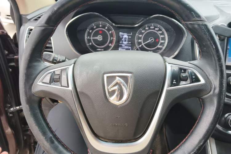 Used Baojun 560 2015 1.8L manual luxury version Steering Wheel