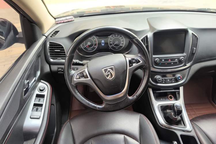 Used Baojun 560 2015 1.8L manual luxury version Steering Wheel
