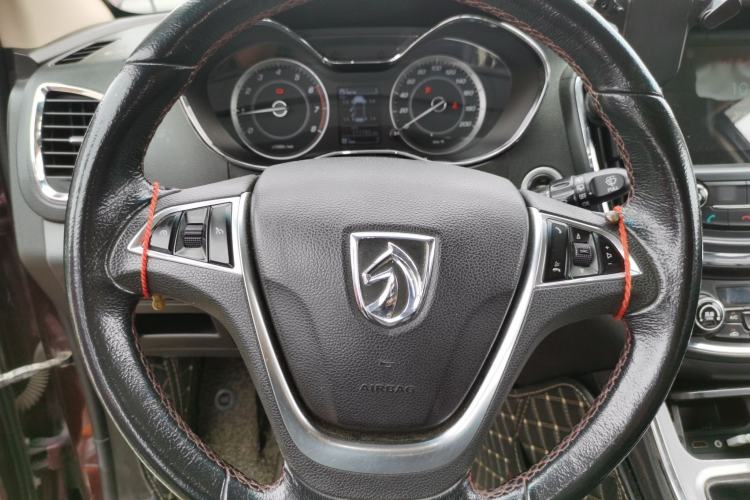 Used Baojun 560 2015 1.8L manual luxury version Steering Wheel