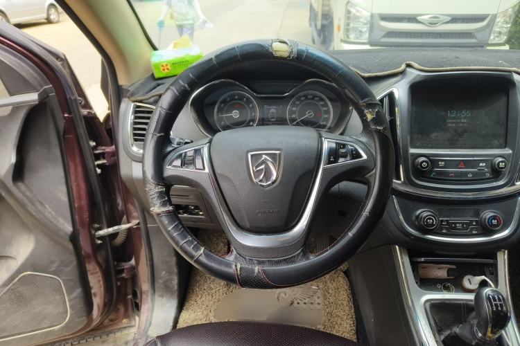 Used Baojun 560 2015 1.8L manual luxury version Steering Wheel
