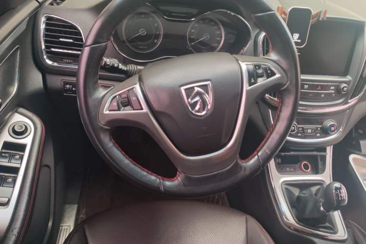 Used Baojun 560 2015 1.8L manual luxury version Steering Wheel