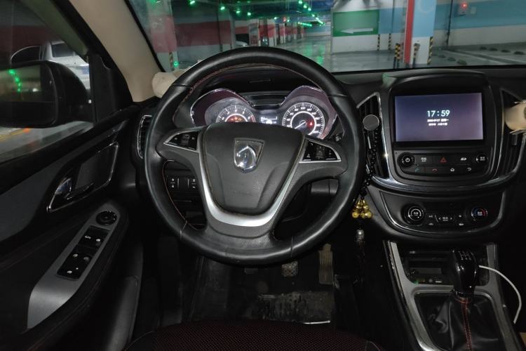 Used Baojun 560 2015 1.8L manual luxury version Steering Wheel