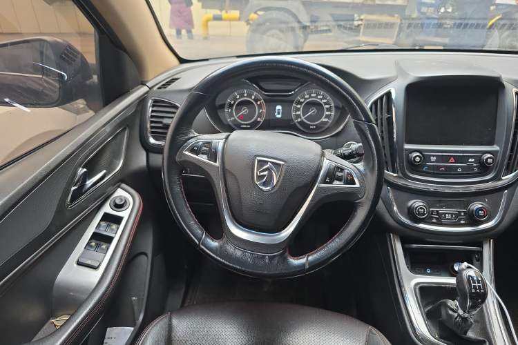 Used Baojun 560 2015 1.8L manual luxury version Steering Wheel