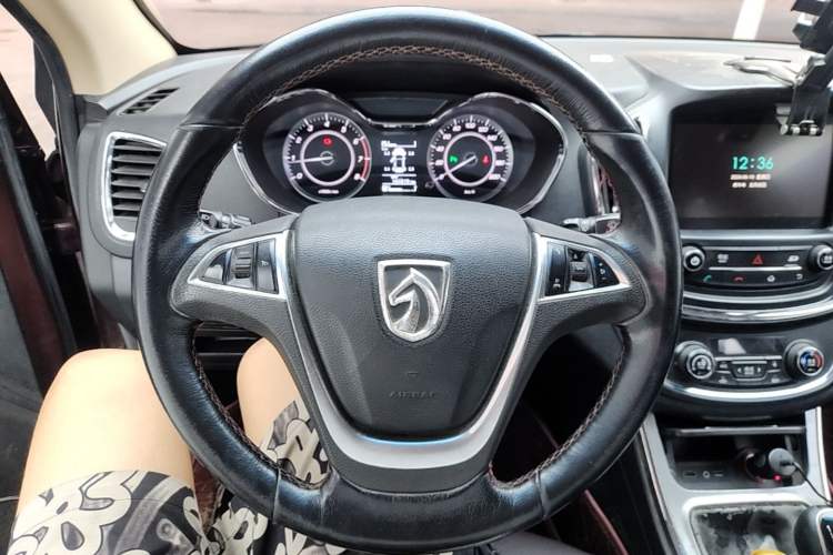 Used Baojun 560 2015 1.8L manual luxury version Steering Wheel