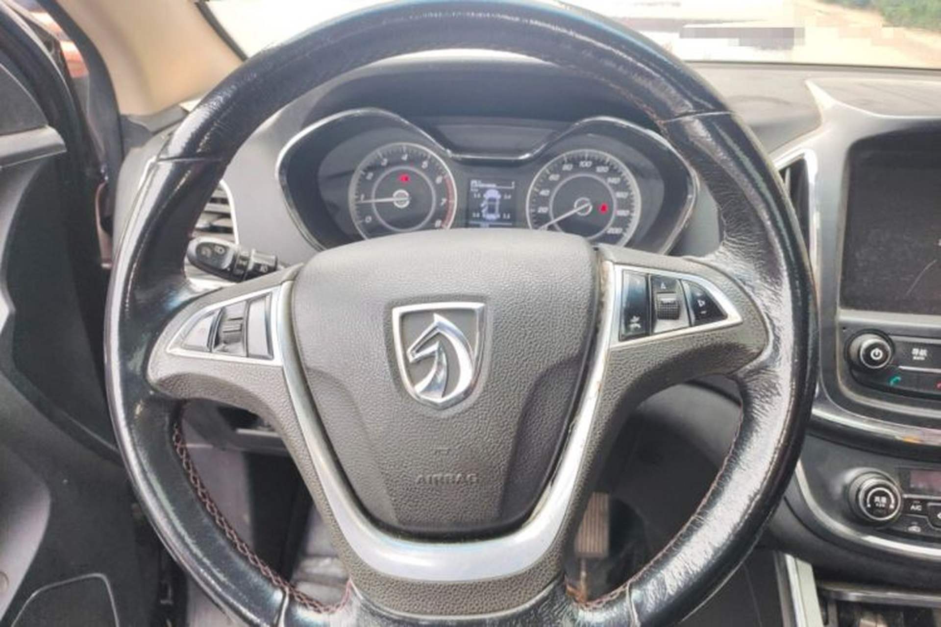 Used Baojun 560 2015 1.8L manual luxury version Steering Wheel