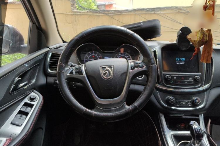 Used Baojun 560 2015 1.8L manual luxury version Steering Wheel