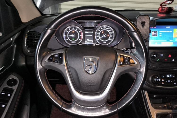 Used Baojun 560 2015 1.8L manual luxury version Steering Wheel