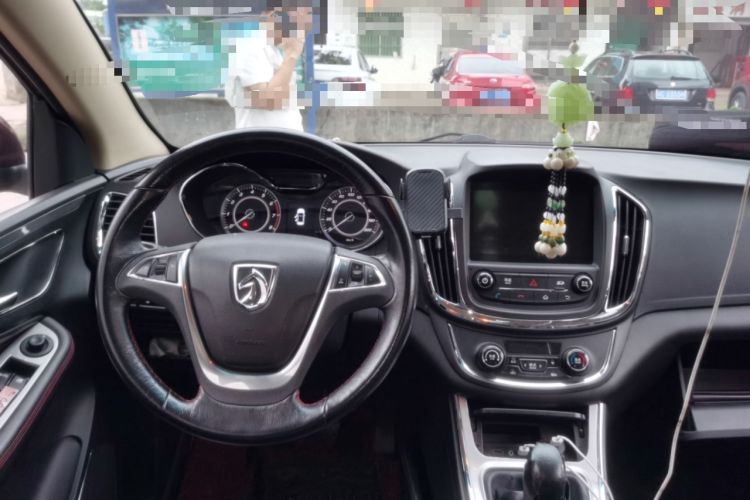 Used Baojun 560 2015 1.8L manual luxury version Steering Wheel