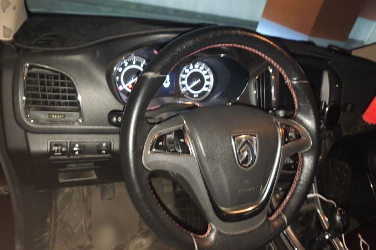 Used Baojun 560 2015 1.8L manual luxury version Steering Wheel