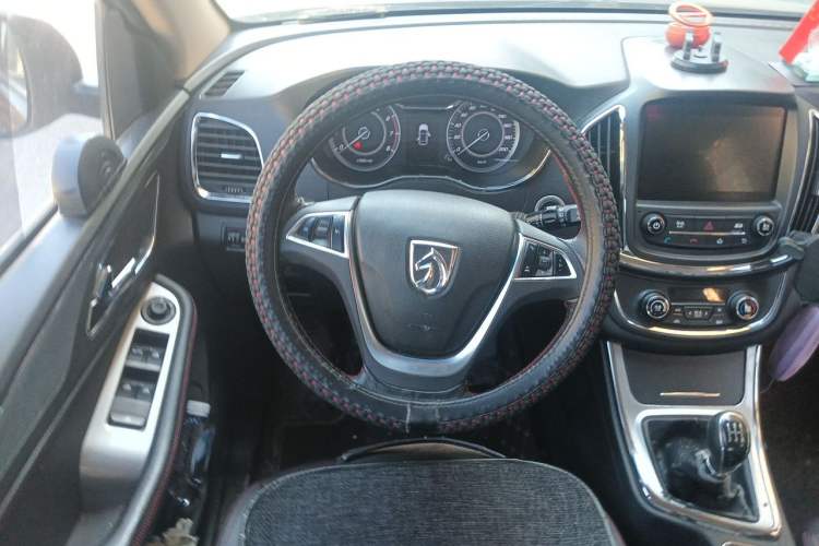 Used Baojun 560 2015 1.8L manual luxury version Steering Wheel