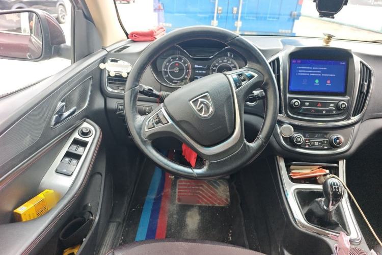 Used Baojun 560 2015 1.8L manual luxury version Steering Wheel