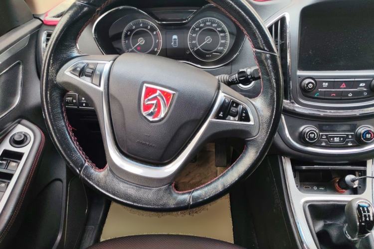 Used Baojun 560 2015 1.8L manual luxury version Steering Wheel