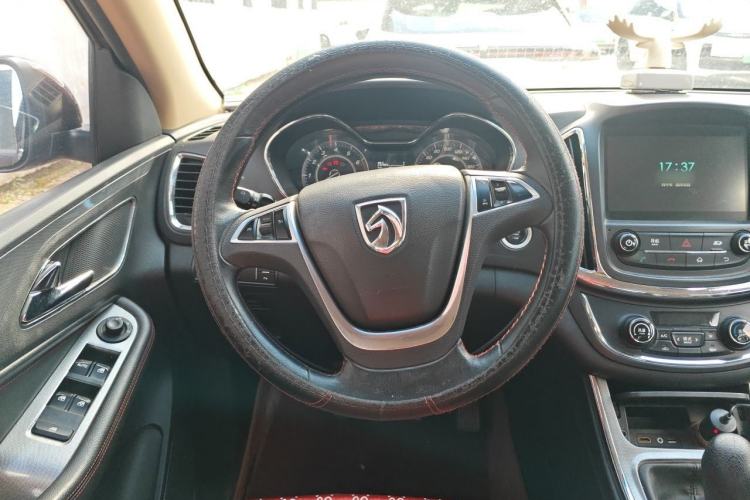 Used Baojun 560 2015 1.8L manual luxury version Steering Wheel