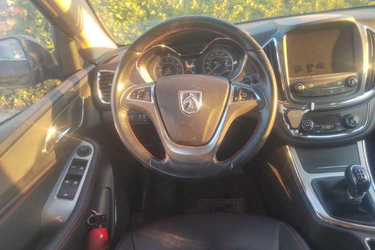 Used Baojun 560 2015 1.8L manual luxury version Steering Wheel