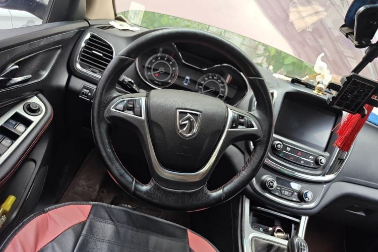 Used Baojun 560 2015 1.8L manual luxury version Steering Wheel