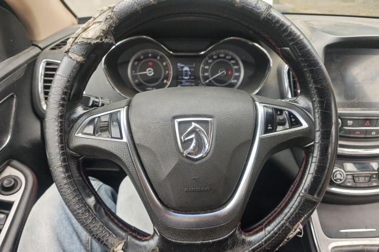 Used Baojun 560 2015 1.8L manual luxury version Steering Wheel