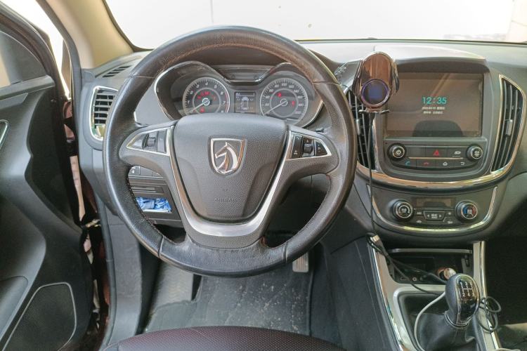 Used Baojun 560 2015 1.8L manual luxury version Steering Wheel