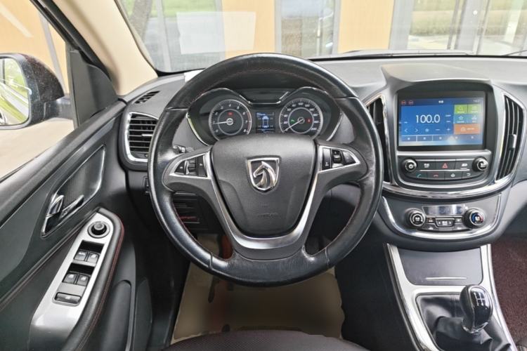 Used Baojun 560 2015 1.8L manual luxury version Steering Wheel