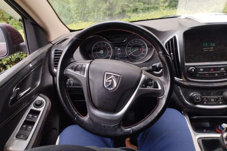 Used Baojun 560 2015 1.8L manual luxury version Steering Wheel