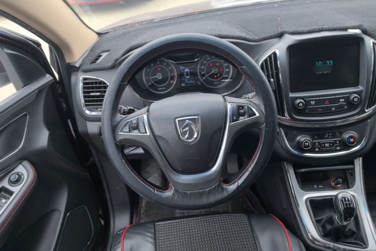 Used Baojun 560 2015 1.8L manual luxury version Steering Wheel