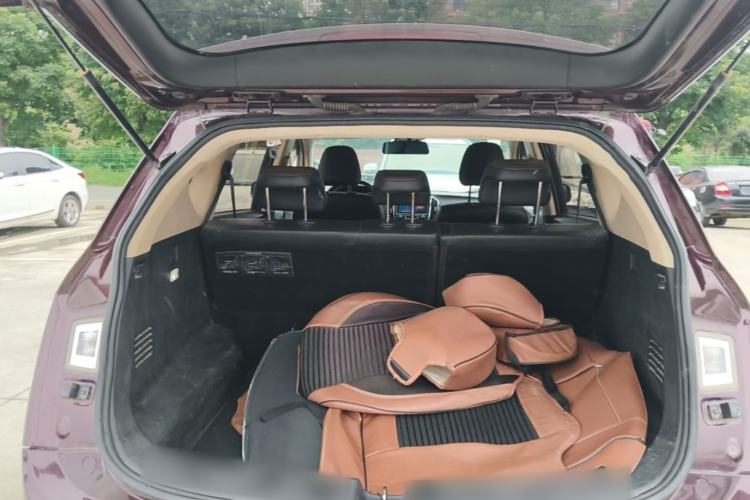 Used Baojun 560 2015 1.8L manual luxury version Trunk