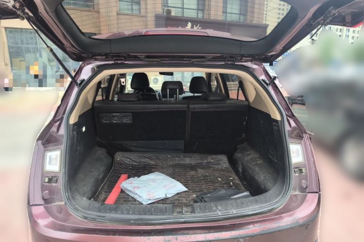 Used Baojun 560 2015 1.8L manual luxury version Trunk
