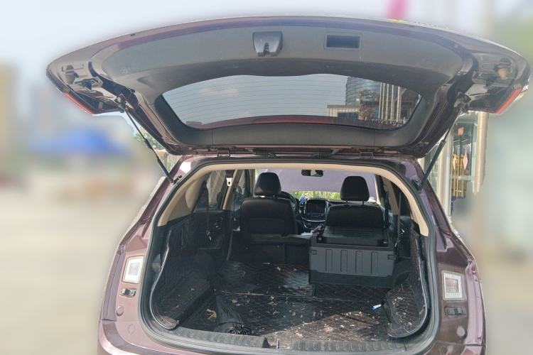Used Baojun 560 2015 1.8L manual luxury version Trunk
