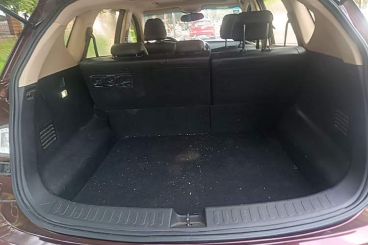 Used Baojun 560 2015 1.8L manual luxury version Trunk
