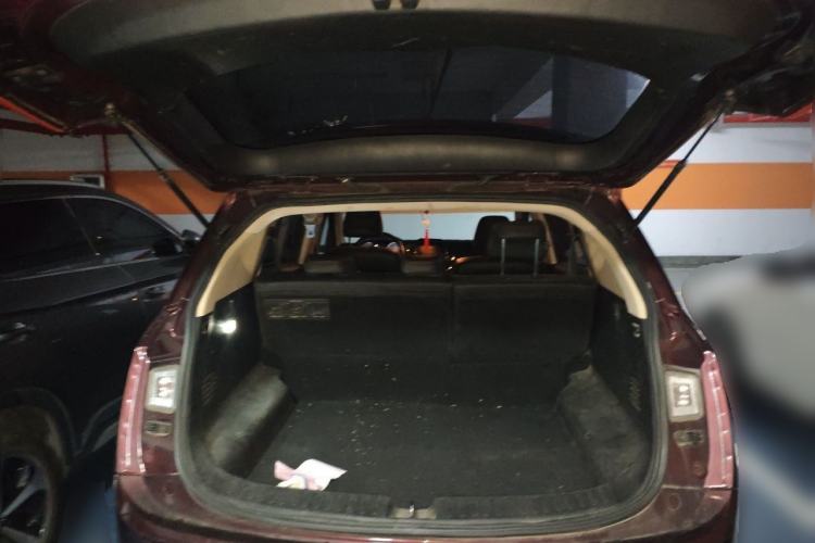 Used Baojun 560 2015 1.8L manual luxury version Trunk