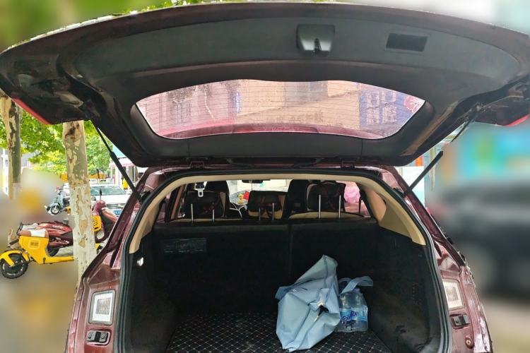 Used Baojun 560 2015 1.8L manual luxury version Trunk