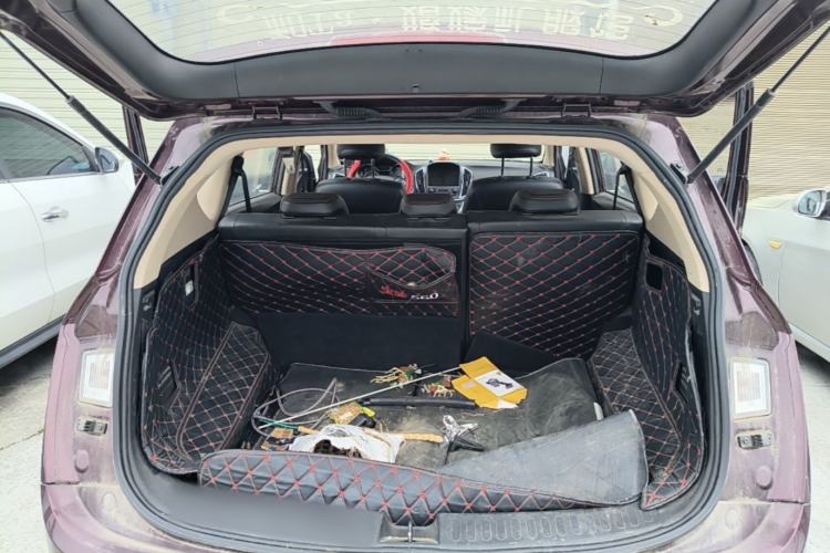 Used Baojun 560 2015 1.8L manual luxury version Trunk