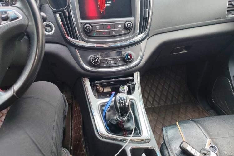 Used Baojun 560 2015 1.8L manual luxury version Audio And AC Panel