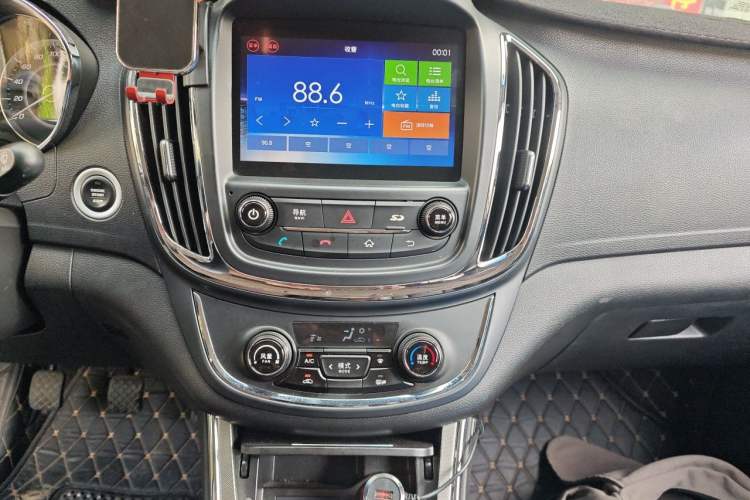 Used Baojun 560 2015 1.8L manual luxury version Audio And AC Panel
