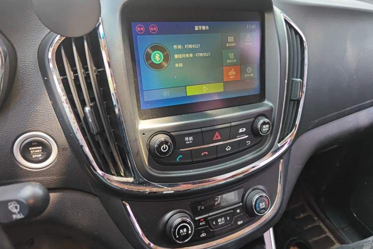 Used Baojun 560 2015 1.8L manual luxury version Audio And AC Panel