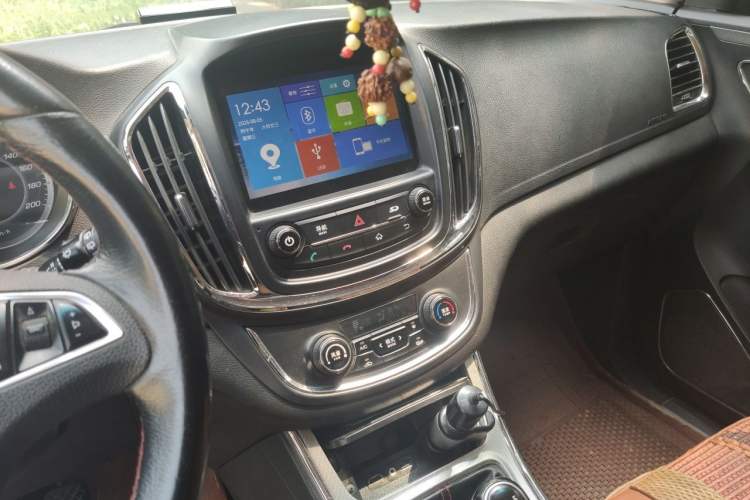 Used Baojun 560 2015 1.8L manual luxury version Audio And AC Panel