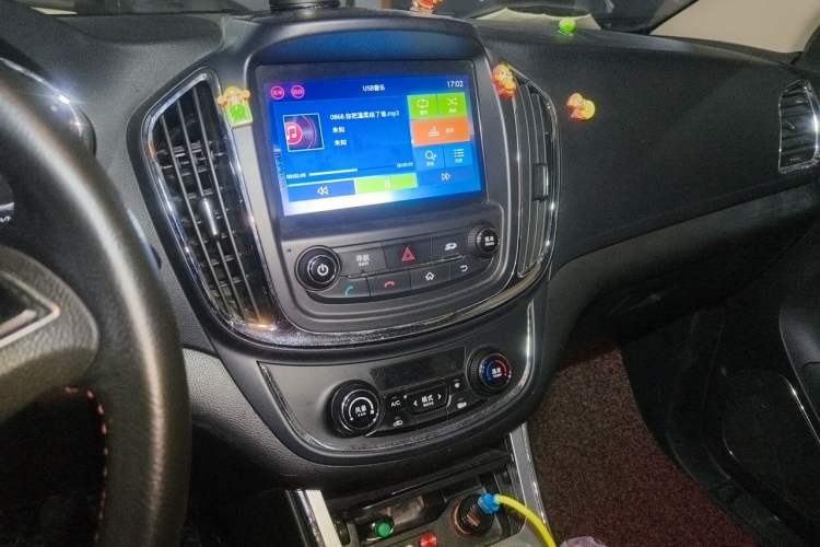 Used Baojun 560 2015 1.8L manual luxury version Audio And AC Panel